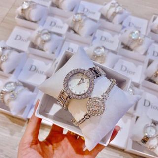 Đồng hồ và lắc tay