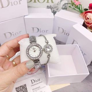 Đồng hồ và lắc tay
