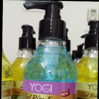 Gel rửa tay sát khuẩn yogi 370ml