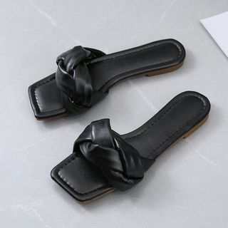 Dép bệt ngang bím to