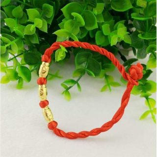 Vòng tay chỉ đỏ hạt vàng