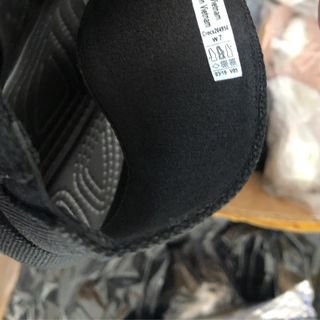Xưởng crocs.