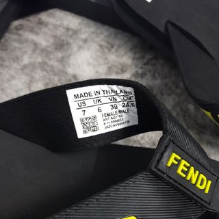 Dép Fendi Mắt Cáo Nhỏ Mới Nhập Thái