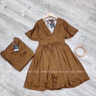 Váy xoè tầng cổ xẻ dây lưng