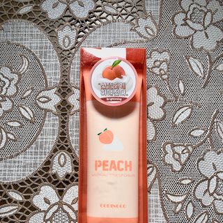 Kem dưỡng trắng da Peach Coringco