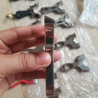 Ná cao su UFO Đinh ba bóng inox 304