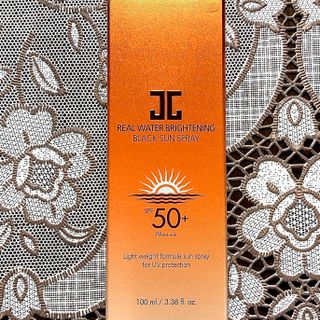 Xịt chống nắng Real Water Brightening Black Sun Pray JayJun