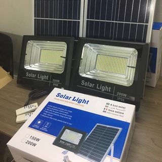 ĐÈN NĂNG LƯỢNG MẶT TRỜI CÔNG SUẤT 200W ĐÈN PHA