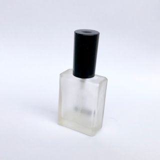 CHAI THỦY TINH PHUN MỜ 15ML NẮP ĐEN.