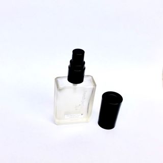 CHAI THỦY TINH PHUN MỜ 15ML NẮP ĐEN.