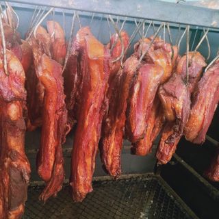 Lạp sườn và thịt hun khói