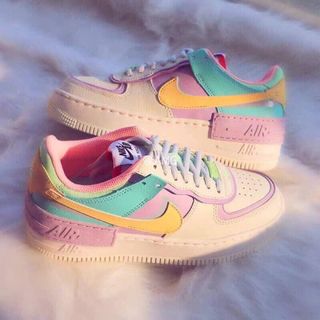 Sneaker màu sắc siêu nhẹ