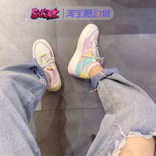 Sneaker màu sắc siêu nhẹ