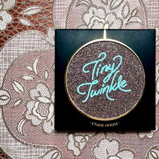 Bảng phấn mắt 9 màu kèm gương Tiny Twinkle Color Eyes