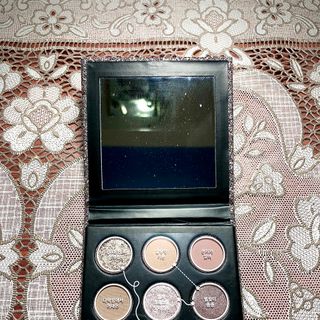 Bảng phấn mắt 9 màu kèm gương Tiny Twinkle Color Eyes
