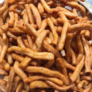 Bánh que cay sốt mắm ớt giòn rụm, bánh củi, bánh thèo lèo