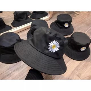 Nón bucket hoa cúc GD hot - mũ bucket hoa đội 1 mặt giá sỉ​, giá bán buôn