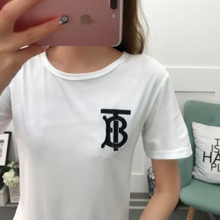 Áo thun nữ trắng form body thêu chữ cái đơn giản