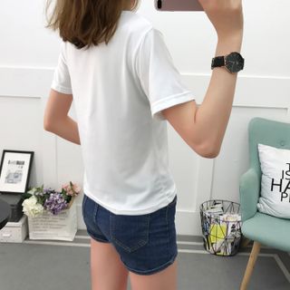 Áo thun nữ trắng form body thêu chữ cái đơn giản