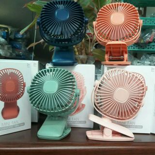QUẠT DianDi DD5561: có 3 chế độ gió + led, chân thiết kế kẹp hoặc để bàn