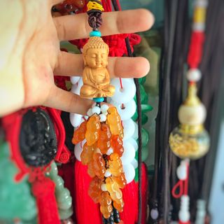 Khánh treo oto làm bằng gỗ và đá mã não