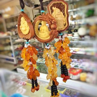 Khánh treo oto làm bằng gỗ và đá mã não