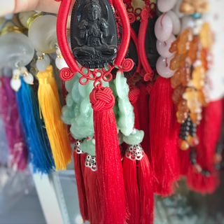 Khánh treo oto làm bằng gỗ và đá mã não