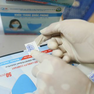 Khẩu trang phòng dịch của Bộ Quốc Phòng - có tem chống hàng giả.