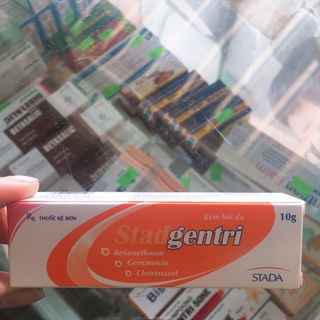 Tuýp bôi trị viêm da Stadgentri
