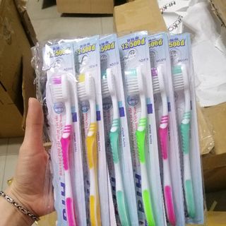 Bàn chải đánh răng nhiều màu