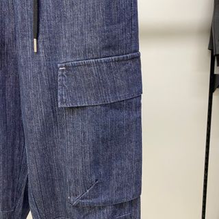 Quần Denim/Jeans Basic Carot Dài Kẻ Xọc