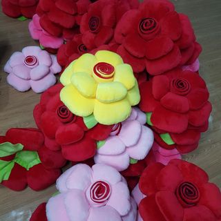 gối ôm, tựa hoa hồng