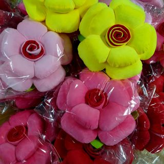 gối ôm, tựa hoa hồng