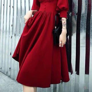 Đầm cổ tim tiểu thơ, tay phồng rất xinh, chất liệu thun cát hàn.