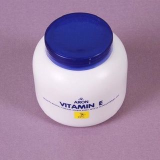 KEM VITAMIN E DƯỠNG ẨM THÁI LAN 200G
