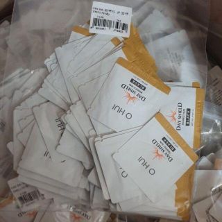 KEM CHỐNG NẮNG BLACK VÀ RED 100 miếng/ GÓI