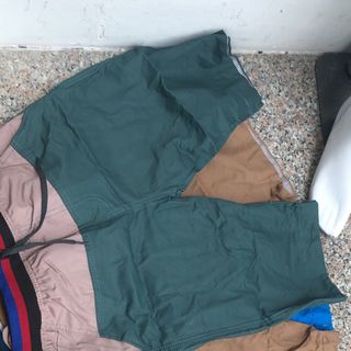 Quần shot kaki lưng thun phối cúp