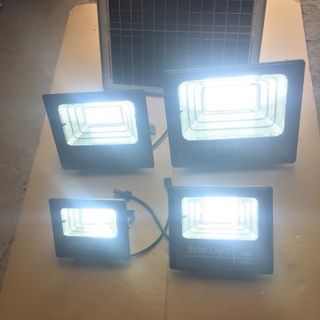 ĐÈN PHA LED NĂNG LƯỢNG MẶT TRỜI 100W - CHIẾU SÁNG XUYÊN ĐÊM MÀ KHÔNG TỐN ĐIỆN !!