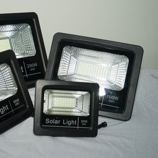 ĐÈN PHA LED NĂNG LƯỢNG MẶT TRỜI 200W - CHIẾU SÁNG XUYÊN ĐÊM MÀ KHÔNG TỐN ĐIỆN !!