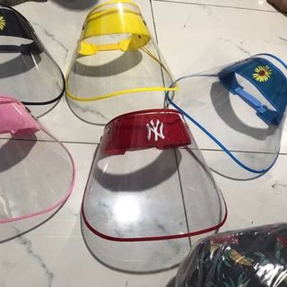 Tấm nhựa polycarbonate làm mũ chống covid