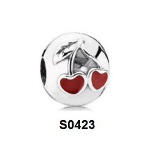 Charm clip cherry đỏ S0423
