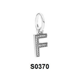 Charm treo chữ F S0370
