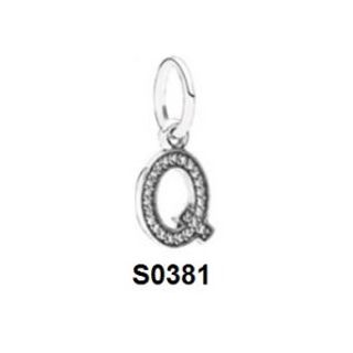 Charm treo chữ Q S0381