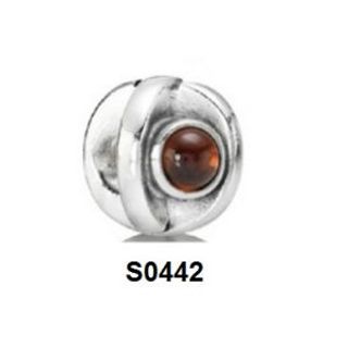 Charm spacer đá đỏ S0442