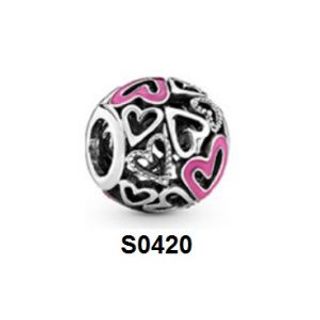 Charm tròn họa tiết tim hồng S0420