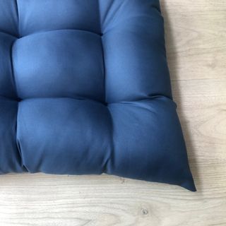 Nệm ngồi vuông nhấn nút, cạnh 40 cm