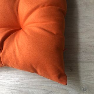 Nệm ngồi vuông nhấn nút, cạnh 40 cm