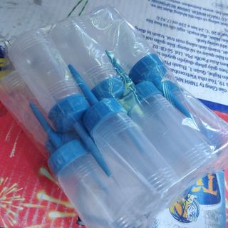 Chai nhựa dùng đựng màu khoảng 30ml 1 chai