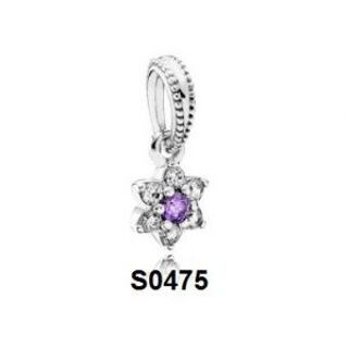 Charm treo hoa trắng nhụy tím S0475