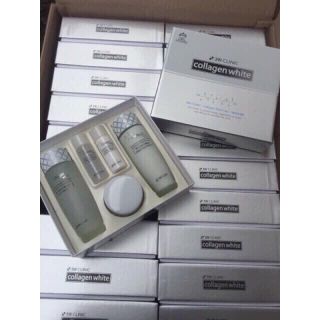 Bộ Mỹ Phẩm 3W Clinic Collagen White Dưỡng Trắng Da + Đỏ - phục hồi chuyên sâu